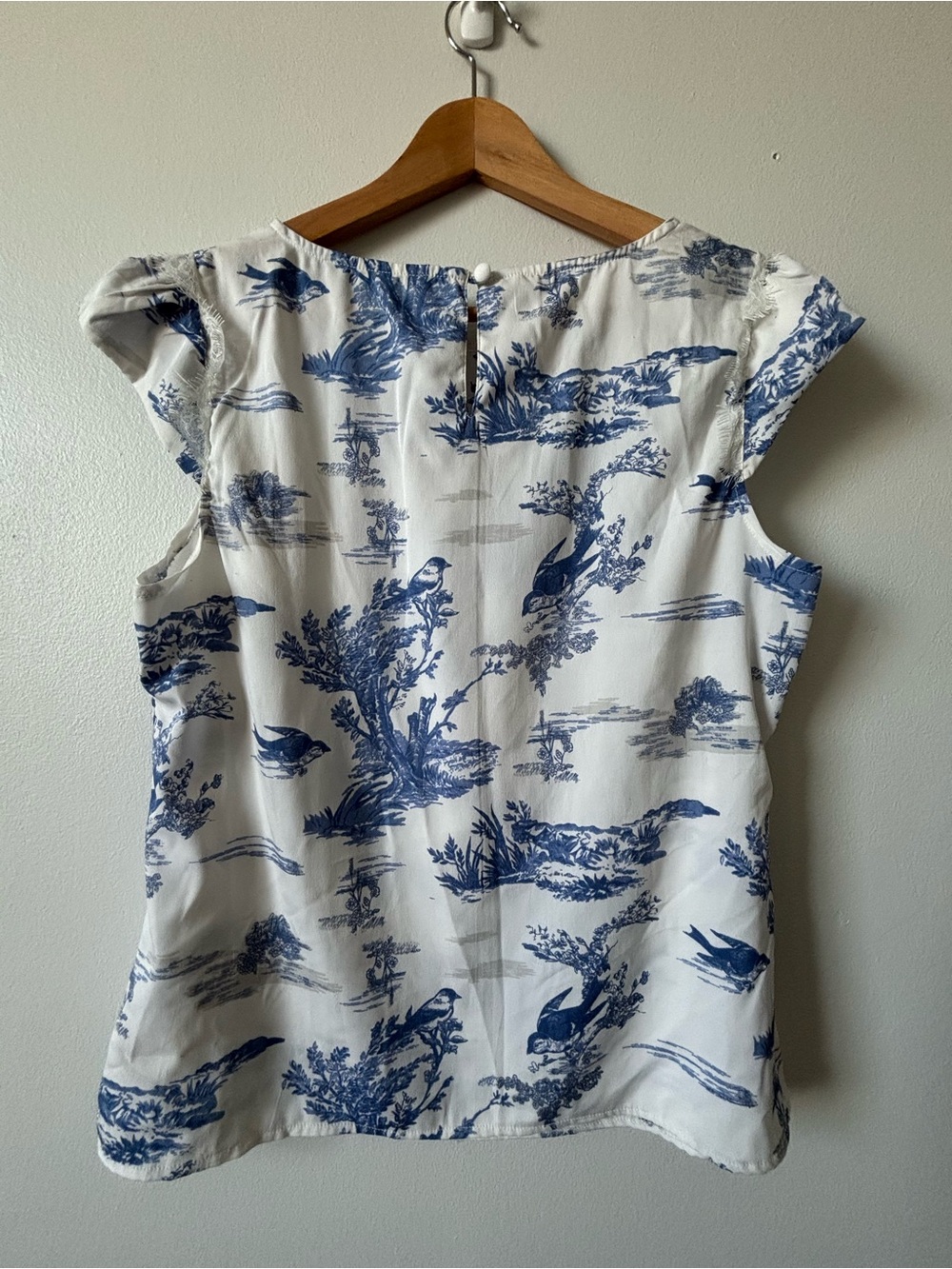 Dorothy Perkins White Top with Blue Toile Print - Picture 2 of 12